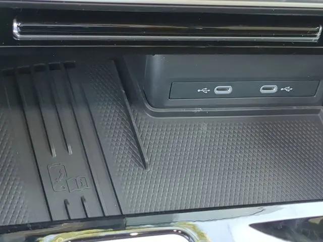 2026 Volkswagen Atlas Cross Sport SE with Technology