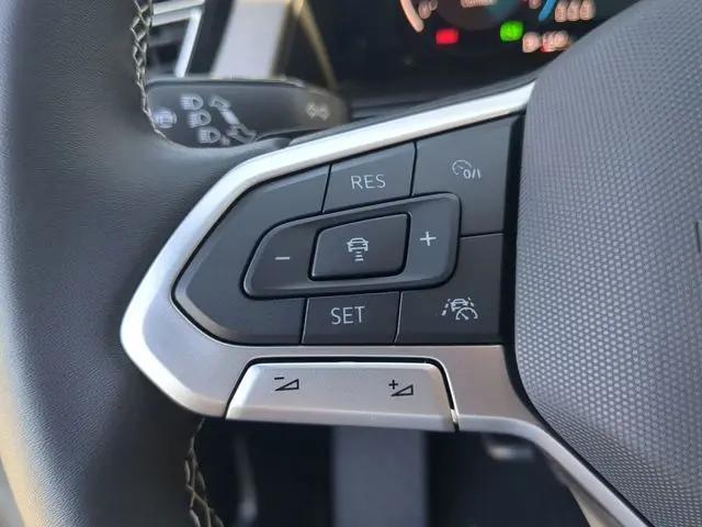 2026 Volkswagen Atlas Cross Sport SE with Technology