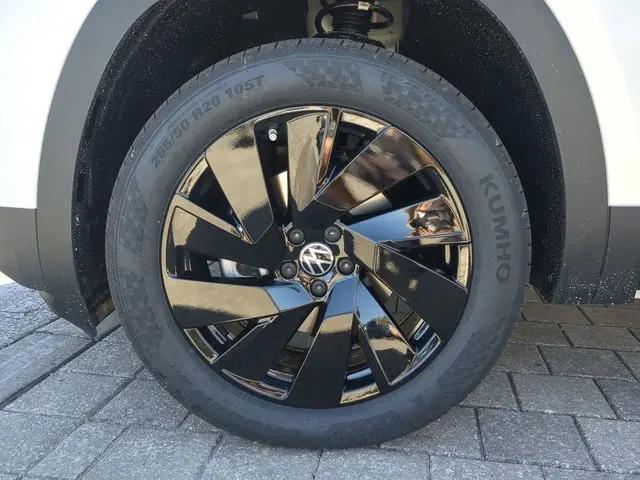 2026 Volkswagen Atlas Cross Sport SE with Technology