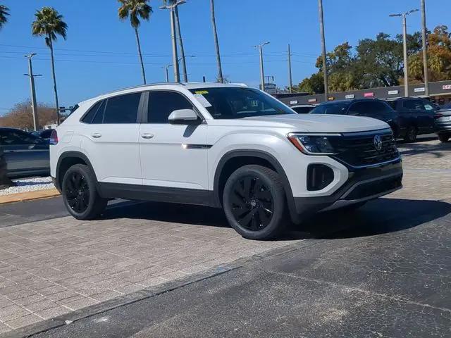 2026 Volkswagen Atlas Cross Sport SE with Technology