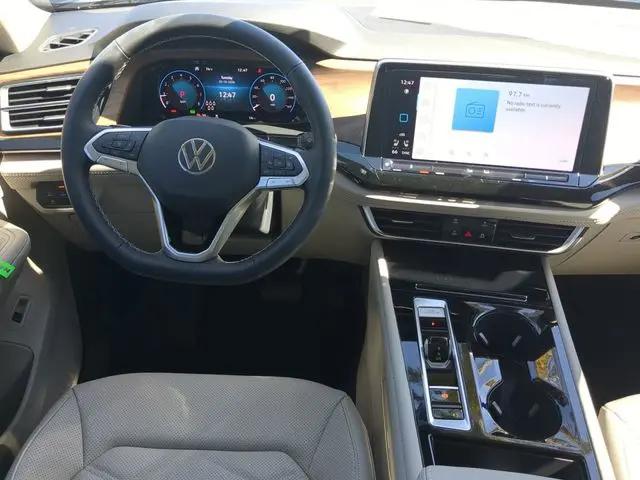 2026 Volkswagen Atlas SE with Technology