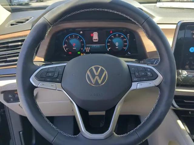 2026 Volkswagen Atlas SE with Technology