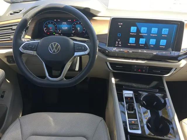 2026 Volkswagen Atlas SE with Technology