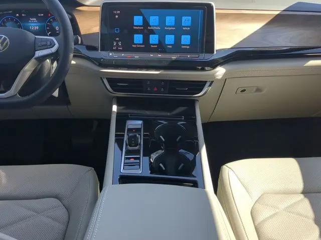 2026 Volkswagen Atlas SE with Technology