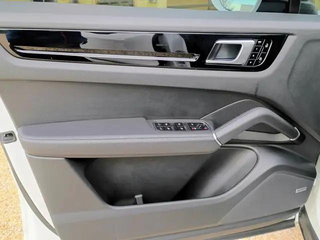 2020 Porsche Cayenne Cayenne