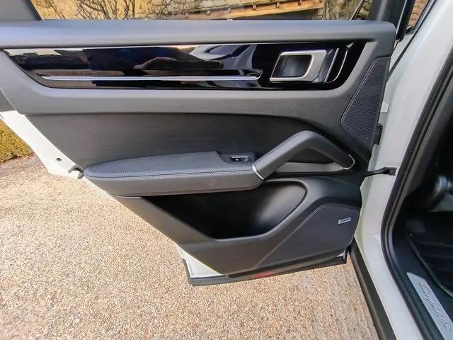 2020 Porsche Cayenne Cayenne