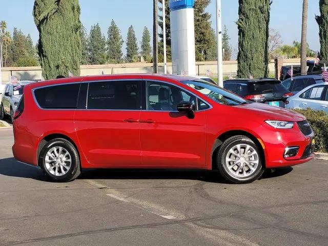 2026 Chrysler Pacifica Select AWD