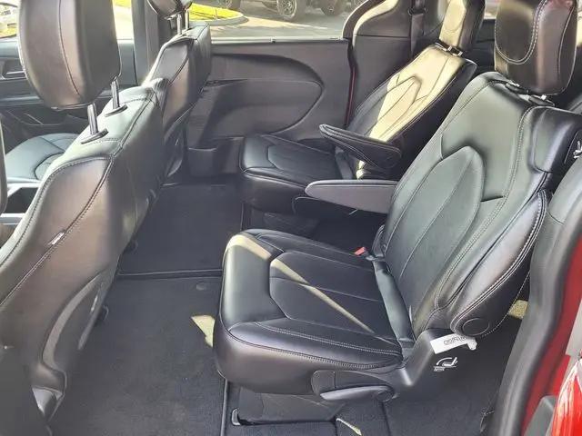 2026 Chrysler Pacifica Select AWD