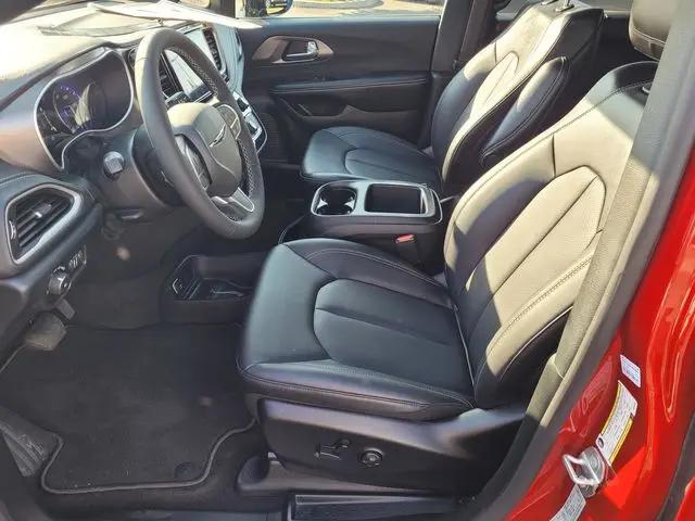 2026 Chrysler Pacifica Select AWD