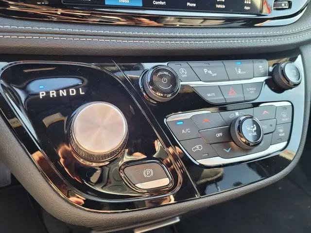 2026 Chrysler Pacifica Select AWD