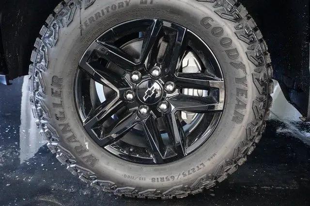 2026 Chevrolet Silverado 1500 4WD Crew Cab Short Bed Custom Trail Boss