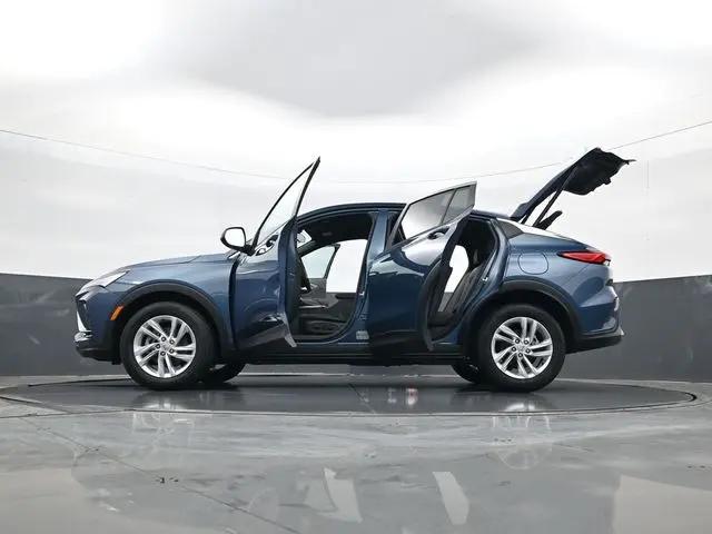 2026 Buick NV Preferred FWD