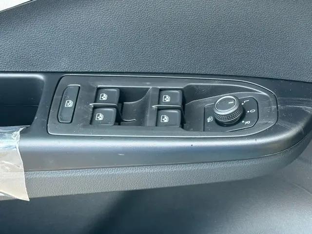 2026 Volkswagen Taos SEL