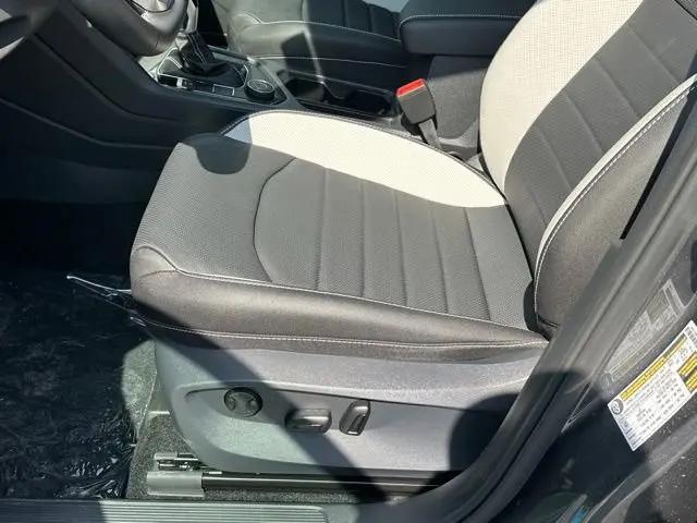 2026 Volkswagen Taos SEL