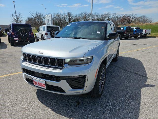 2026 Jeep Grand Cherokee Summit 4x4 for sale in Urbandale, IA
