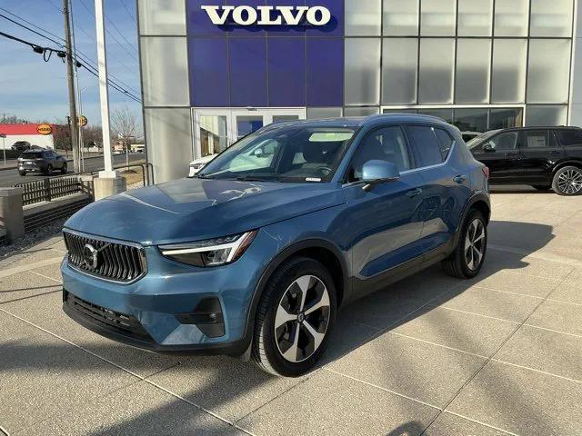 2025 Volvo XC40 B5 Plus Bright Theme