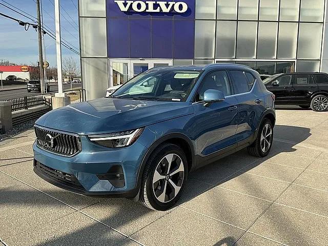 2025 Volvo XC40 B5 Plus Bright Theme
