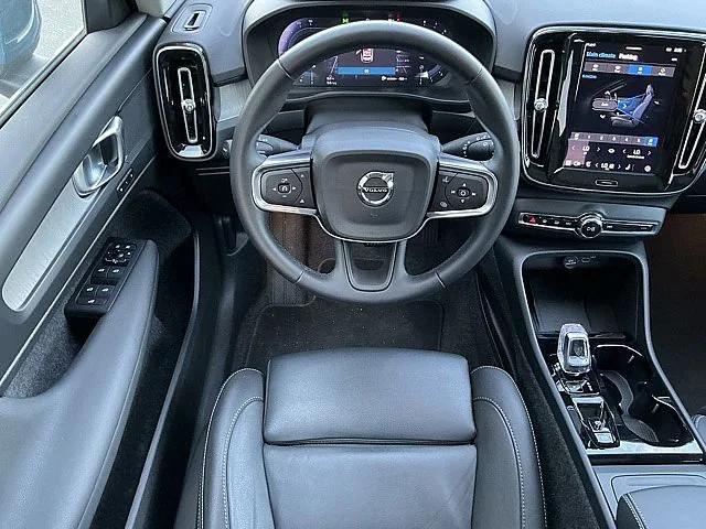 2025 Volvo XC40 B5 Plus Bright Theme