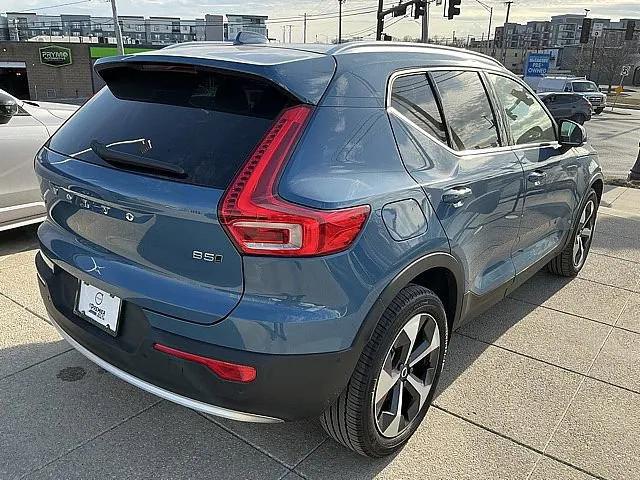 2025 Volvo XC40 B5 Plus Bright Theme