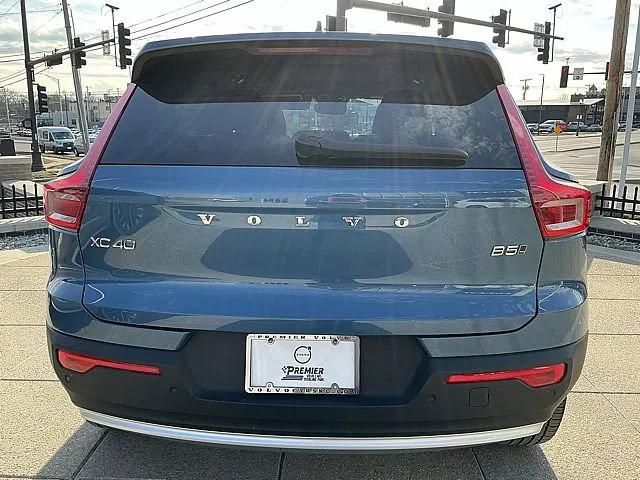 2025 Volvo XC40 B5 Plus Bright Theme