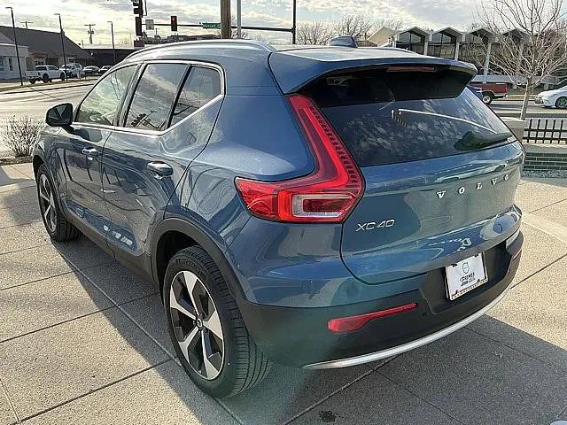 2025 Volvo XC40 B5 Plus Bright Theme