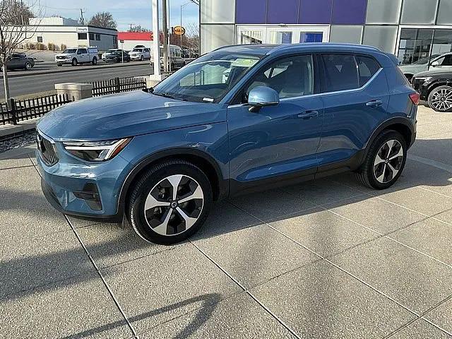 2025 Volvo XC40 B5 Plus Bright Theme