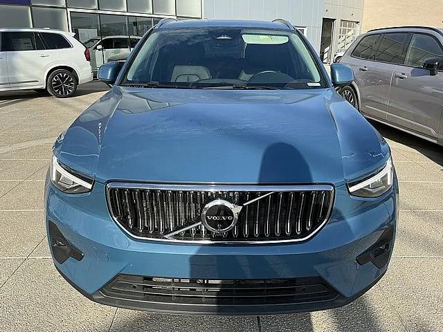 2025 Volvo XC40 B5 Plus Bright Theme