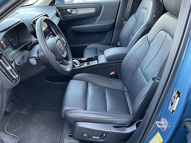 2025 Volvo XC40 B5 Plus Bright Theme