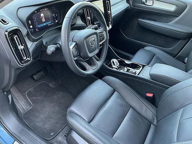 2025 Volvo XC40 B5 Plus Bright Theme