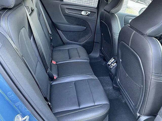 2025 Volvo XC40 B5 Plus Bright Theme