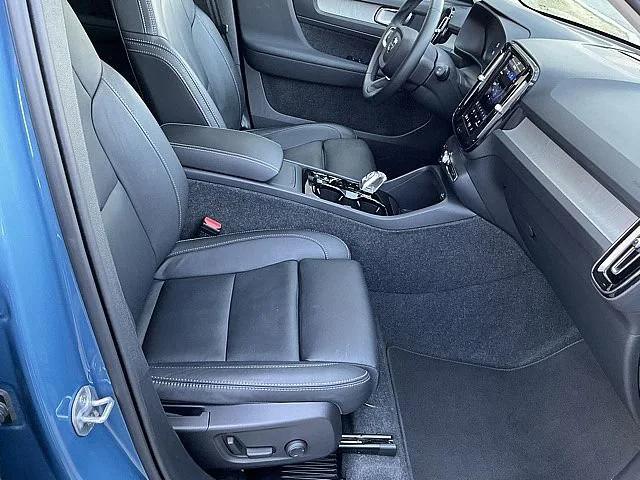 2025 Volvo XC40 B5 Plus Bright Theme