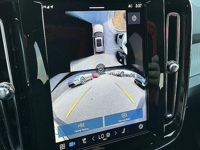 2025 Volvo XC40 B5 Plus Bright Theme