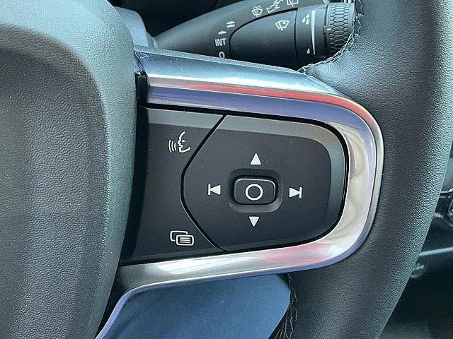 2025 Volvo XC40 B5 Plus Bright Theme