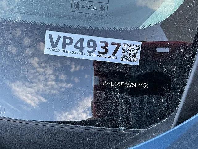 2025 Volvo XC40 B5 Plus Bright Theme