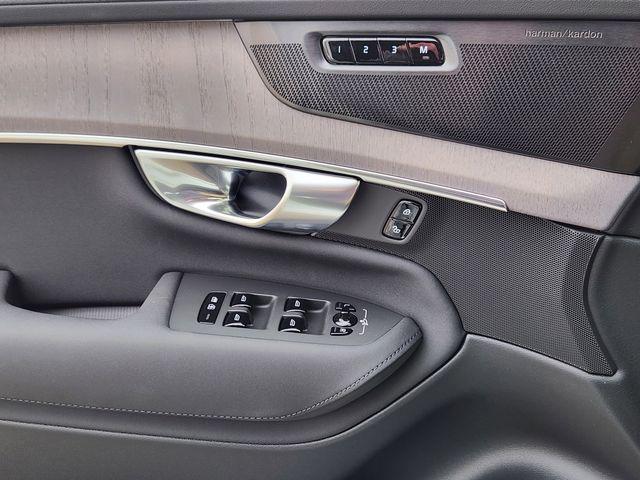 2026 Volvo XC90 Plug-In Hybrid Ultra Dark Theme, T8 AWD, Electric/Gasoline, 7 Seats