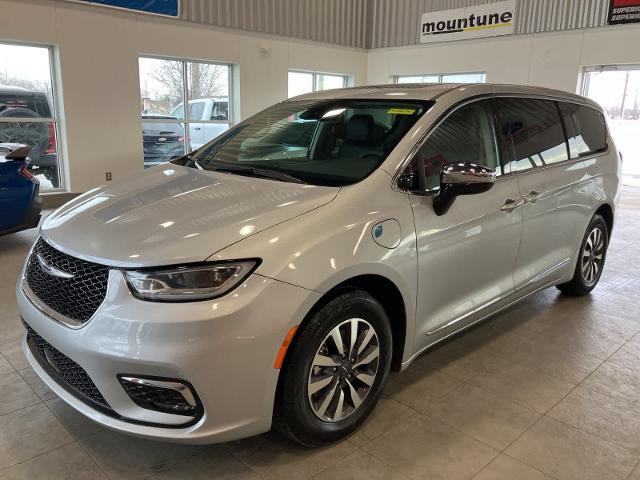 2023 Chrysler Pacifica Hybrid Limited for sale in Sterling Heights, MI