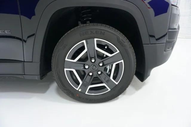 2026 Jeep Cherokee Laredo 4x4