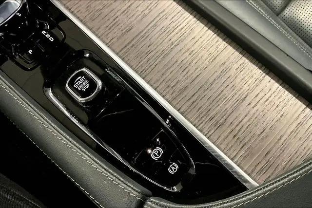 2023 Volvo XC90 Recharge T8 Ultimate Bright Theme 7-Seater