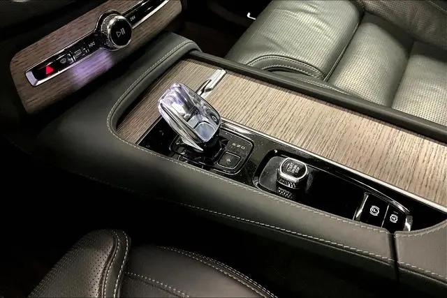 2023 Volvo XC90 Recharge T8 Ultimate Bright Theme 7-Seater
