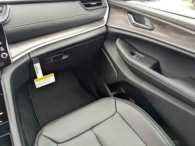 2026 Jeep Grand Cherokee Limited 4x2