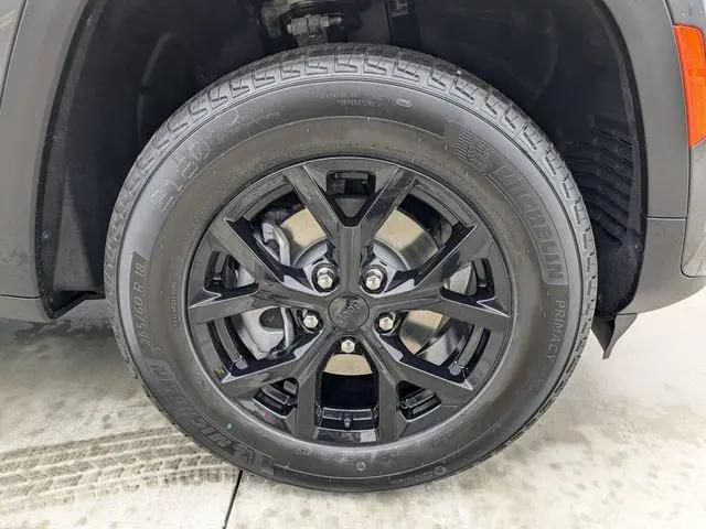 2026 Jeep Grand Cherokee Altitude 4x2