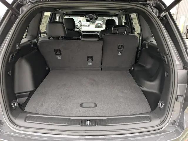2026 Jeep Grand Cherokee Altitude 4x2