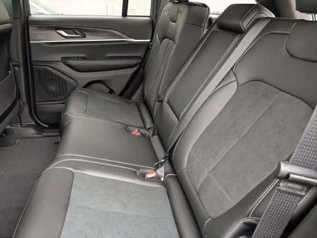 2026 Jeep Grand Cherokee Altitude 4x2