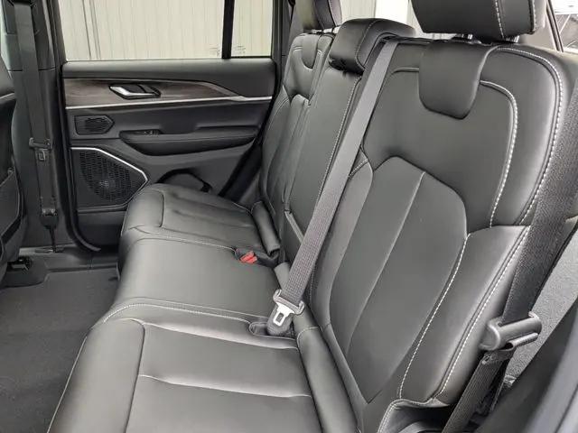 2026 Jeep Grand Cherokee Limited 4x2