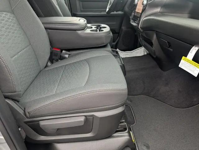 2026 Ram 2500 Black Express Crew Cab 4x4 6'4" Box