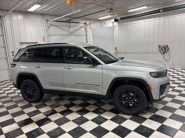 2026 Jeep Grand Cherokee Altitude 4x4