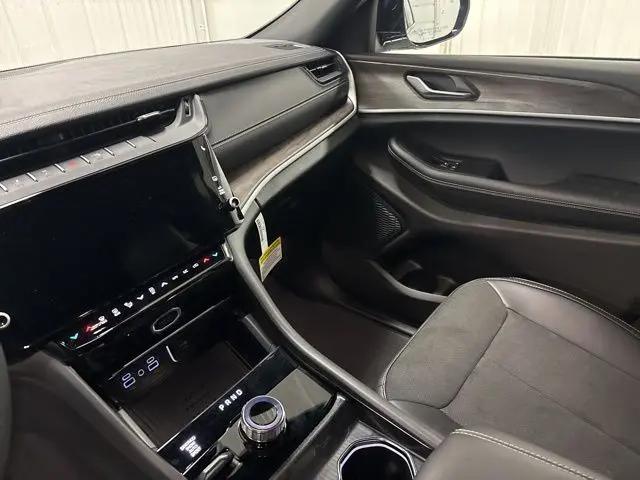 2026 Jeep Grand Cherokee Altitude 4x4
