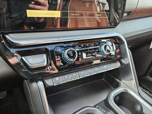 2026 GMC Sierra 2500HD Crew Cab, Standard Bed, Denali Ultimate, 4WD