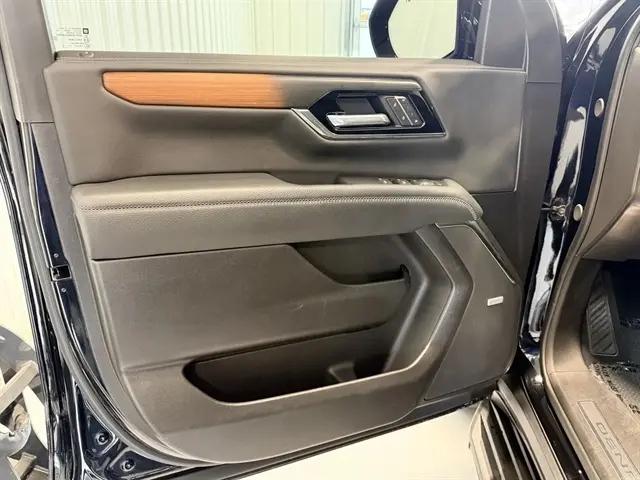 2025 GMC Yukon 4WD Denali