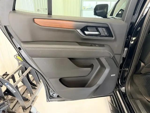 2025 GMC Yukon 4WD Denali